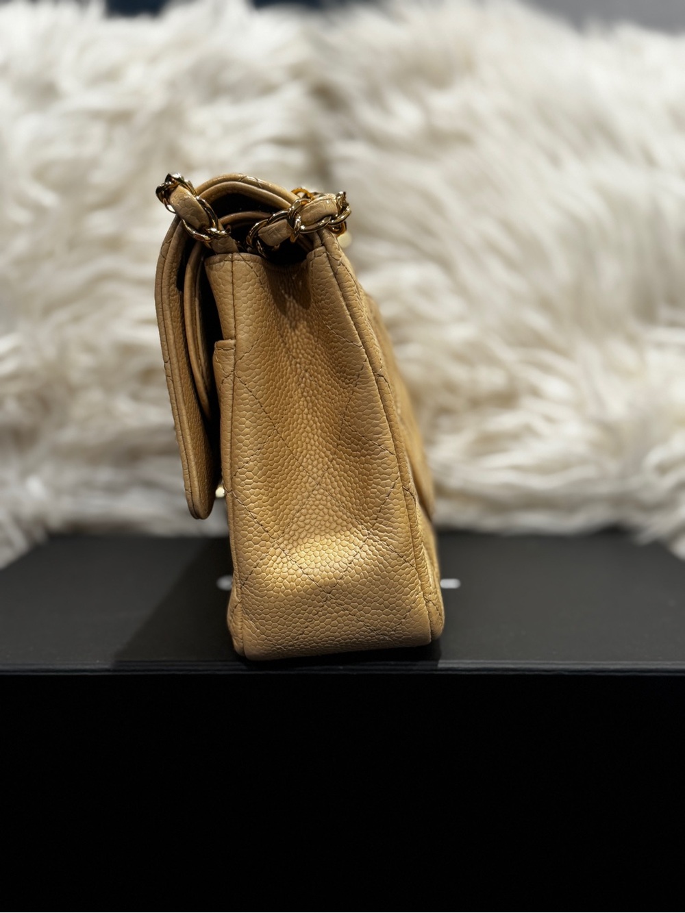 CHANEL Quilted Shoulder Bag in Beige with Gold Hardware - Picture 5 of 17